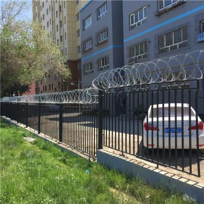 通山縣烏魯木齊二十二中學(xué)校刀片刺網(wǎng)施工案例